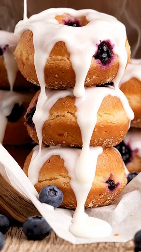 Baked Blueberry Fritter Bites Ingredients: - 2 cups all-purpose flour - 1 tablespoon baking powder - 1/2 teaspoon salt - 1/2 teaspoon ground cinnamon - 1/4 cup granulated sugar - 1 cup fresh blueberries - 1 cup milk - 2 large eggs - 1 teaspoon vanilla extract - 2 tablespoons melted butter Directions: 1. Begin by preheating your oven to 375°F (190°C). Prepare a baking sheet by greasing it or lining it with parchment paper. 2. In a large mixing bowl, combine the flour, baking powder, salt, cinnamo