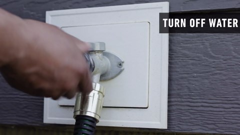 Scotts EZ Feed Plus Greening Power, Liquid Fertilizer for All Grass Types, 32 fl. oz.