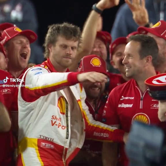 UNHINGED SCENES ON THE MOUNTAIN! 🏁🔥 You literally CANNOT script this! Anton De Pasquale runs out of fuel on the VERY LAST LAP, and Brodie Kostecki Todd Hazelwood STEAL THE BATHURST 1000! 🏆💨 Absolute ecstasy for Brodie, total heartbreak on the final lap for DJR! 😱 Pure bedlam at Mount Panorama. Drop your reaction to that crazy finish below! 👇💬 — #Bathurst1000 #RepcoSC #BrodieKostecki #Supercars #MountPanorama #DickJohnsonRacing #V8Supercars #TheMountain #Motorsport #RacingReels #SendIt