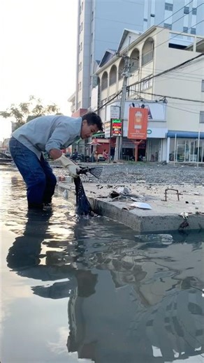 Volunteer to Remove Garbage Unclog Drain #remove #shorts #plastic #flood