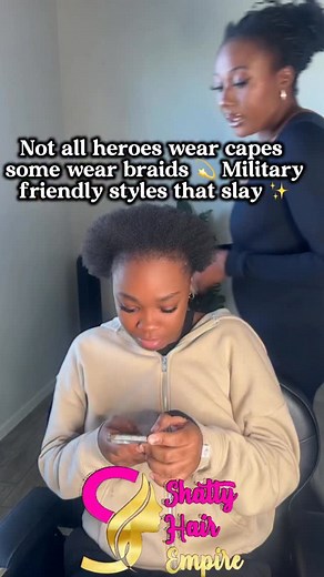 My client’s serving looks and her country 🇺🇸💁🏽‍♀️ Let’s find the perfect braid for army life! She came for braids that fit under her uniform — and left ready to slay on and off duty 💪🏽 Neat, easy, and regulation-ready 👏🏽 Watch this army braid transformation 🇺🇸✨ #shattybraids #ArmyApproved #ProtectiveStyles #elpasohairstylist #elpasobraiding #fyp #goviral #fypage #bohobob | Shatty Braids El Paso