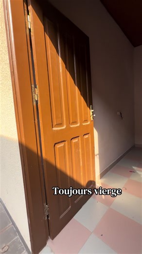 Disponible à IITA carrefour un studio (entrée coucher ) de 25.000f avec douche cuisine séparée. Les compteurs sont personnels Conditions : 3 mois d’avances 1 prépayé, caution eau électricité 25000f , caution peinture 25000f et la commission #toujoursvierge #immobilier #benintiktok🇧🇯 #viraltiktok #appartement