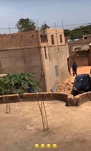 878K views · 9.7K reactions | Diomaye est-il entrain de faire ce que Macky avait fait à Ndengler? Yeukk nguèn nii, État dafa dieul 19ha ca Gandoul diokh ko Sonatel. Askan Wi taxaw nei douñouko nangou ,État yabal policie mou dougg ba cii sen Keur yii dii fa dorrr ay lacrymogènes | Carte sur table | Facebook