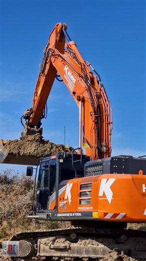 Hitachi ZX350LCN-7 & Claas Axion 930