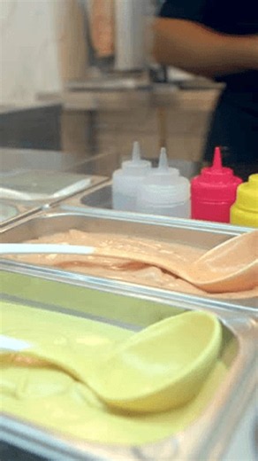 clip-4096268825-intermediate-shot-fast-casual-service-counter-showing-two