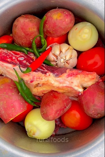 27K views · 388 reactions | Kiya ye dumpukht banane ka sahi tareqa hai? Comments mein batayen Dum pukht (Persian: دَم‌ پخت) #Dumpukht #ruralfoods #villagefoodsecrets #worldcup | Rural Foods | Facebook