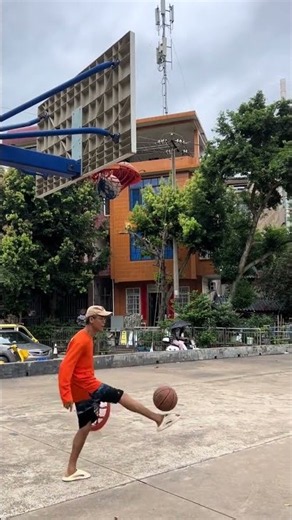 There is a wonderful story in the street court, basketball, football, World Cup, Shaolin Women’s