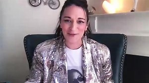 Resident Alien’s Sara Tomko Talks Possible Romance With Harry In Season 2