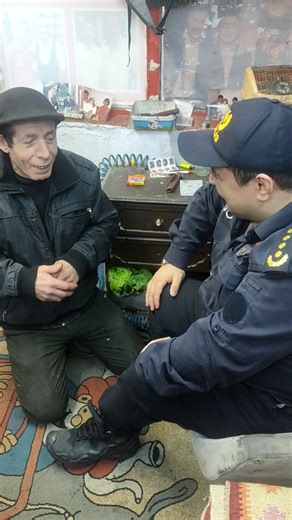 Emin Şahin on Instagram: "EMİN USTA VE EMNİYET MÜDÜRÜ 😯👮‍♂️#keşfetteyiz #kesfetbeniöneçıkar #bisikletsevenler #keşfettreni #keşfetteyim #keşfetbeni̇ #viral #polis #polisharekat"