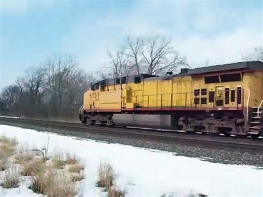 CSX WB With UP Power at Erie, PA