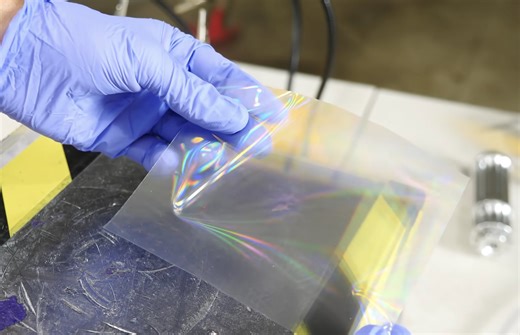 Holographic rainbows on chocolate