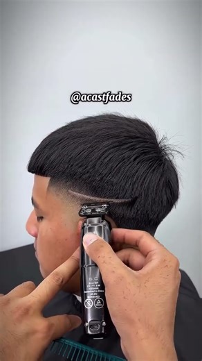 Clean Line Up Design with Clippers Precision #fade #barber #lineup