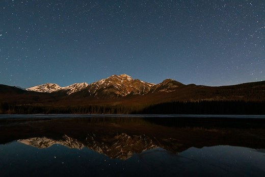 Did you know? As a Dark Sky Preserve, Jasper National Park has made a special commitment to protect and preserve the night sky and to reduce or eliminate light pollution in all its forms. ✨See these protected skies for yourself at this year's 2019 Jasper Dark Sky Festival: www.jasperdarksky.travel | Jasper, Canada