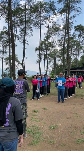WHO CAN WIN THIS GAME? #shorts #icebreaking #fungame #teamwork #outing #games