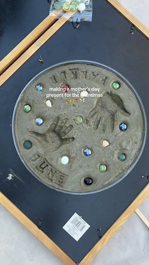 DIY Mother's Day Stepping Stone Gift for Grandmas