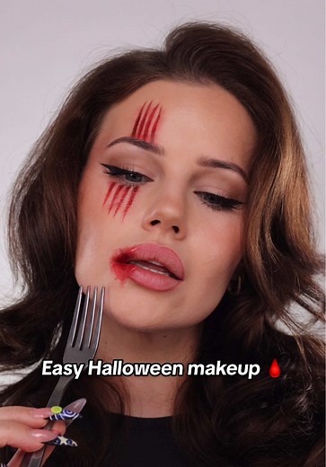 Easy Halloween Makeup: DIY Scar Look with Lipstick & Fork 🩸