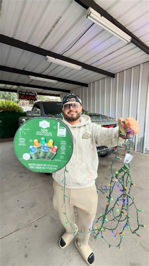 Chuy Rmz on Instagram: "Así quedó la Baby TRX con 5,000 luces navideñas… el resultado está pasadito de lanza 😮‍💨🎄🔥 La Baby TRX ya está lista para la Navidad y muchos querían saber cuánto costó todo el proceso… aquí está el dato completo. Más de 5,000 luces, 12 horas de instalación y un resultado pasadito de lanza. ✨🔥 Vale cada centavo. #christmaslightsintallation #lucesnavideñas #ramtrx"