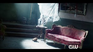 Batwoman Season 1 trailer - Surrounded