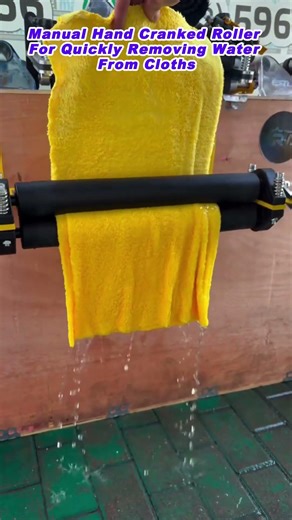 Manual Hand Cranked Roller For Quickly Removing Water From Cloths