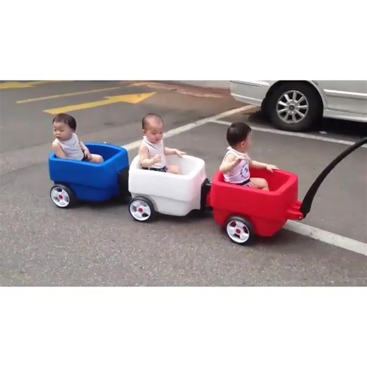 28K views · 1.6K reactions | The Song Triplets trying out the famous “Song Train” that appeared on the show TROS for the first time ♥️ | Song Triplets | Facebook