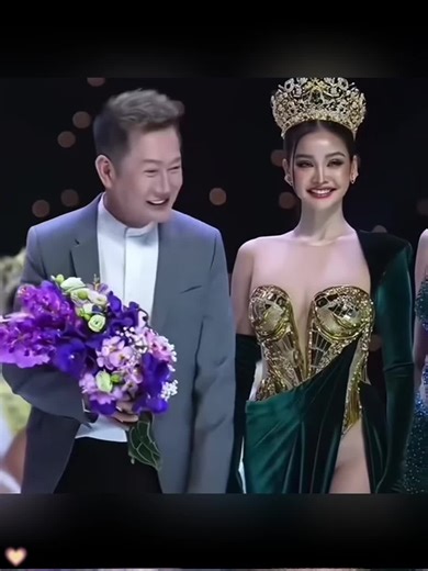 Actor’s gentlemanly behavior #koreanactor #actor #ahnhyoseop #fyp #start