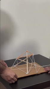 Single stage deployable Tensegrity structure