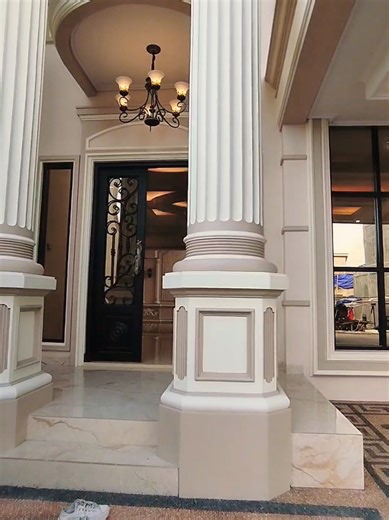 Rumah Mewah Fasad Klasik Modern seperti di video dengan harga 3,650 M nego Rumah ready huni Luas tanah 148 meter Luas bangunan 178 meter 4 1 Kamar tidur 4 kamar mandi R service area R loundry Prival Pool mewah Carport mobil dan motor Jalan depan perumahan 9 meter Lokasi 10 menit ke Tugu Jogja 15 menit ke UGM 5 menit ke UMY Nb; Total 14 unit rumah sudah sold out 7unit Ada yang siap bangun dan ada yang sudah 70% jadi rumahnya Harga mulai 2,865 M dengan luas tanah mulai 134 m sd 148m serta bangunan