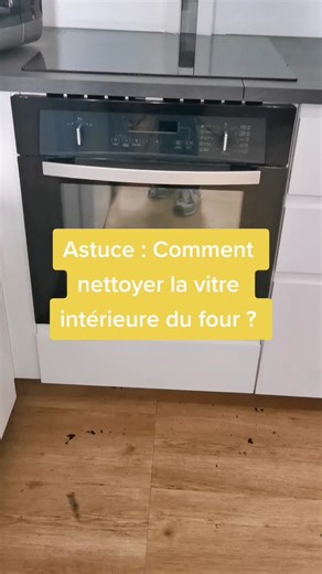 Comment nettoyer la vitre intérieure du four ?