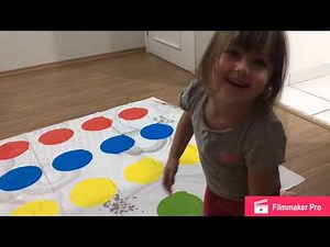 Jogando Twister - Playing Twister