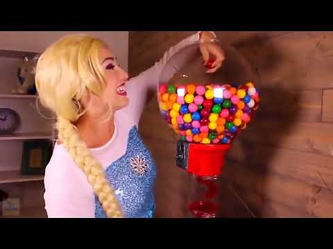 Frozen Elsa & Spiderman, the joy of salvation from the sorcerer's trap