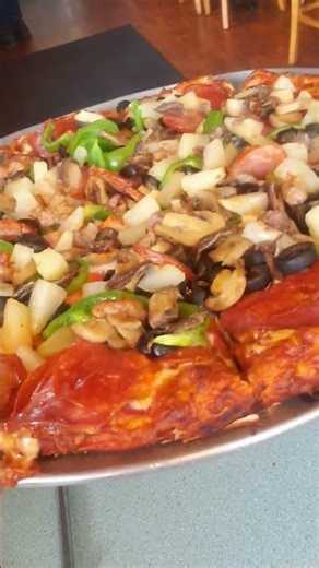 Me-n-Eds Pizza Sports Nite 🍕 😋👍🇺🇲