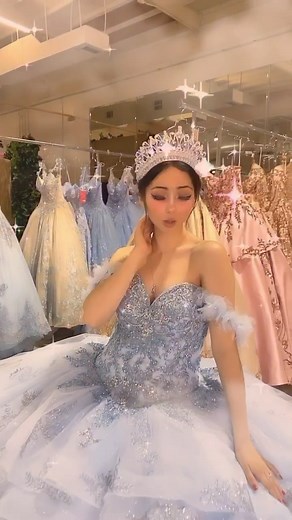 #Disney got us thinking we can be real #princesses 💙🥺 wait.. we are!👸 #quince #quinceañera #disneyprincess #igfilters #cinderella @dani.cazz