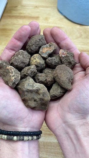 Cutting and Prepping Malawi Agates from Africa