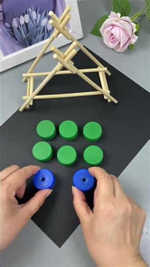 Magical DIY Ferris Wheel! 🎡 Sticks aur Bottle Caps se banayein ye amazing toy #DIYCrafts