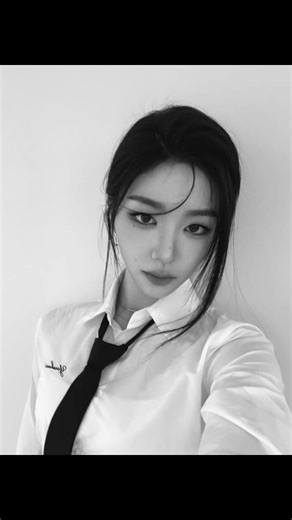 an itibariyle gri temaya gecis yapms bulunmaktayım 🤞🏿 #triples #sohyun #keşfet #viral #fyp