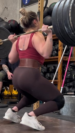 Big girl squats #weightlifter #weightlifting #gymtok