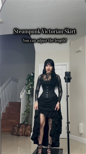 Steampunk or gothic queen, which mood are you today? #gothicstyle #gothicfashion #alternativefashion #VictorianGothic #VictorianStyle #ScarletDarkness #AlternativeFashion 📸@ashdow_official | Scarlet Darkness