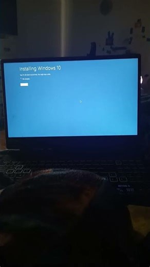 installing Windows 10 again and no this isn't a new video this is old but it was privated