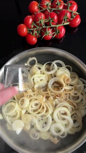 Filet mit Reis und Zwiebel Tomaten