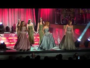 CELTIC WOMEN - End of the show (live in Berlin 2011)