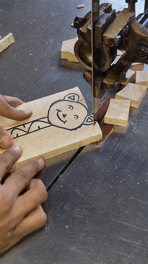 ​Satisfying Scroll Saw Art: Handcrafting a Cute Wooden Bear
