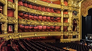 Here’s how to enjoy shows for free at the biggest theaters in Paris!