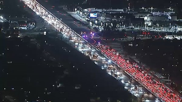 Crash on 10 Freeway temporarily shuts down all EB lanes in West Covina