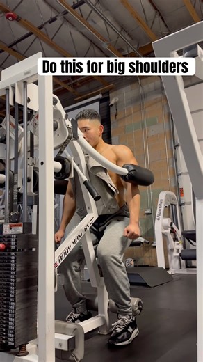 Side lateral raises machine | bread and butter for big delts #shoulderworkout