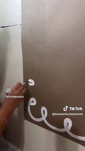 Meet the Teacher Night just got a whole lot cuter thanks to this custom banner made for one amazing Kindergarten queen 👑📓 #meettheteacher #backtoschool #kindergarten