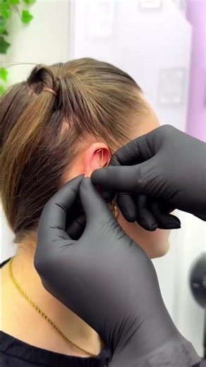 3 gem tiara in a mid helix piercing 👑