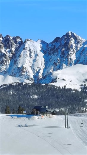 Vail with @dirtandglass, from Back Bowls to après. Save over $100 per lift ticket & experience alpine elegance. *Terms apply | Vail