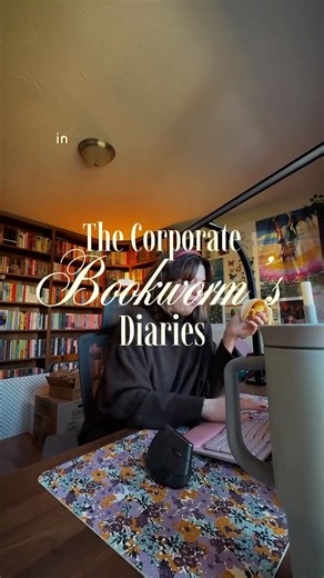 Désirée☔️ on Instagram: "Internships are SO valuable, so please look into them if you can! LinkedIn is always a great place to start 🫶🏻 ☔️ #bookishjobs #wfh #bookstagram bookworm, work from home, cozy office, desk set up, office set up, corporate girlie, corporate job, 9-5, bookd industry, job market, vlog, day in the life"