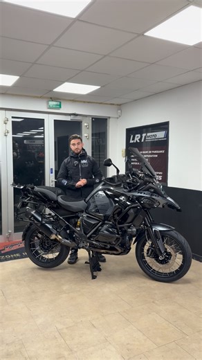 LRT_MOTO on Instagram: "👽 BMW R1250GS ADVENTURE 1 of 1 👽 Préparation exclusive by @lrt_moto13420 🎨 Peinture by @lrt_moto13420 - code couleur : DAYTONA GRAY 🛠️ Détails de la préparation : - Peinture : trappe à essence, carénage, bec avant, logo BMW, garde boue avant, réservoir crash bar, tes de fourche… - silencieux @akrapovic - collecteur @remus_sportexhaust - selle sur mesure @sellerie_nmb_design - covering des phares @mt.covering - bulle fumé @wrs_italy - déflecteur noir @wrs_italy - lèche