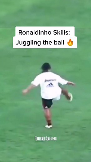 Mastering Ball Juggling: Ronaldinho Skills Showcase